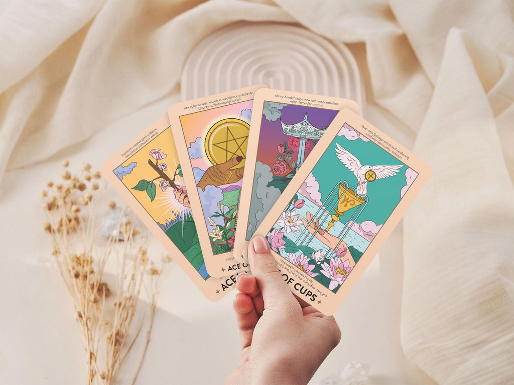 Neoteric Feminine Tarot (Keyword Edition)
